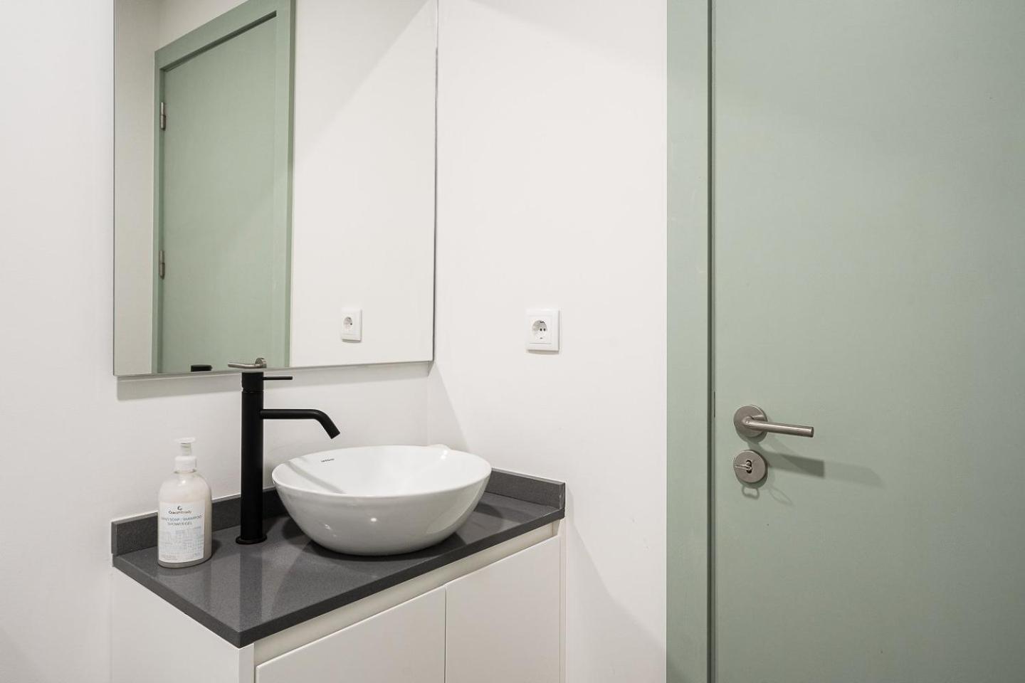 Guestready - A Modern Stay In Downtown Порто Екстериор снимка